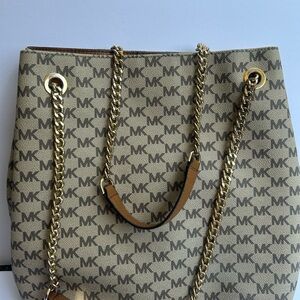 MK Signature Jet Set Chain Shoulder Bag